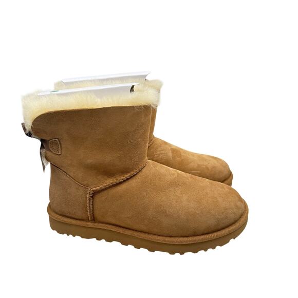 Ugg Woman’s Chestnut Mini Bailey Bow II Sheepskin Lined Winter Boots- Size 8 - Picture 3 of 8
